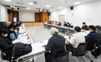 [22년사업성과사례집] 공유사무실 "50이후의 창업, 이곳이 바로 기회의 땅" | 우수사례